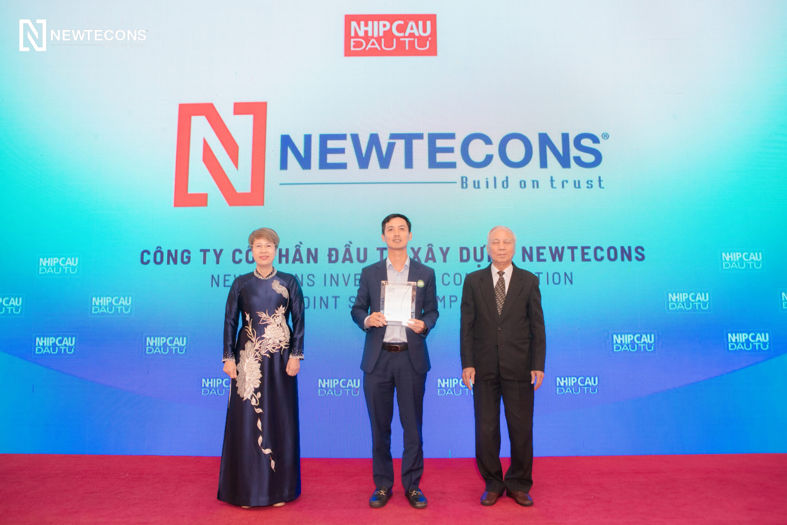 NEWTECONS LẦN THỨ HAI LIÊN TIẾP ĐƯỢC VINH DANH TRONG “TOP 50 DOANH NGHIỆP PHÁT TRIỂN BỀN VỮNG TIÊU BIỂU VIỆT NAM 2025”